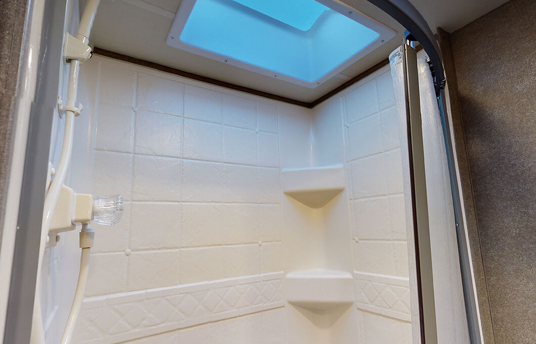 Class C Motorhome-XLarge (C-XLarge), , hi-res image number 12